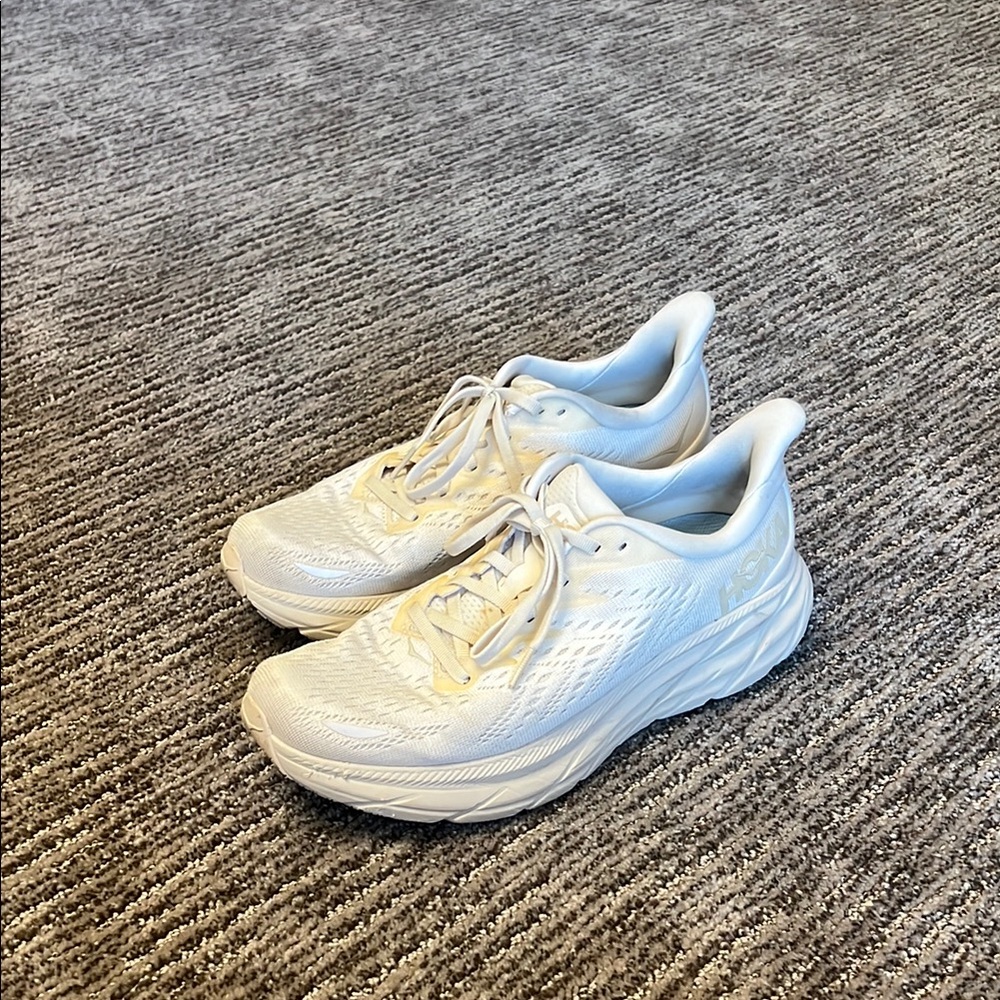 Hoka Clifton 8 
Size 9 
Eggnog